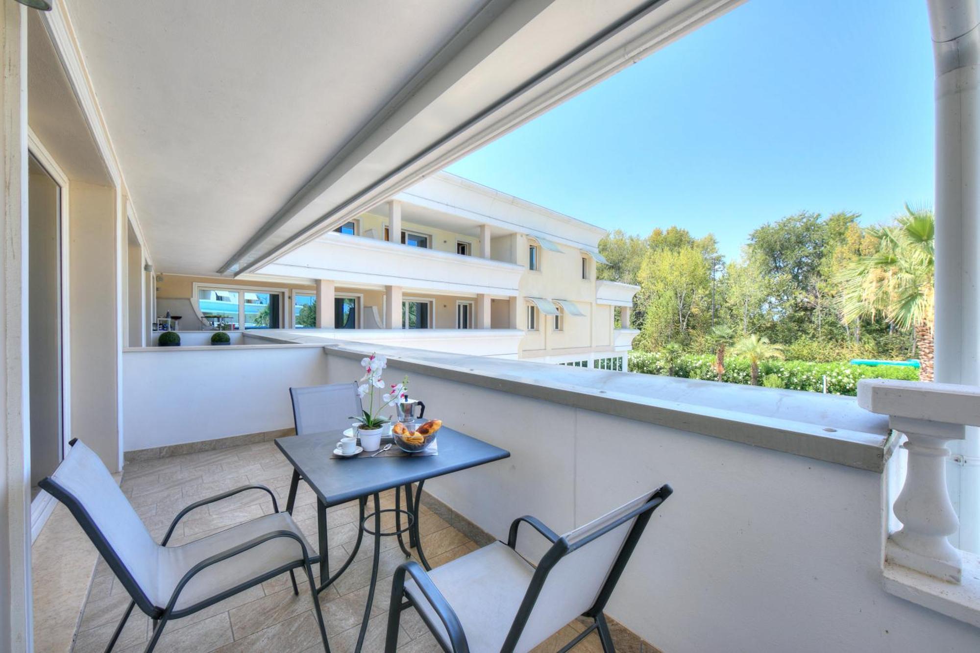 Rivoltella Apt With Pool 600M From Lake - Happy Rentals Дезенцано-дель-Гарда Экстерьер фото